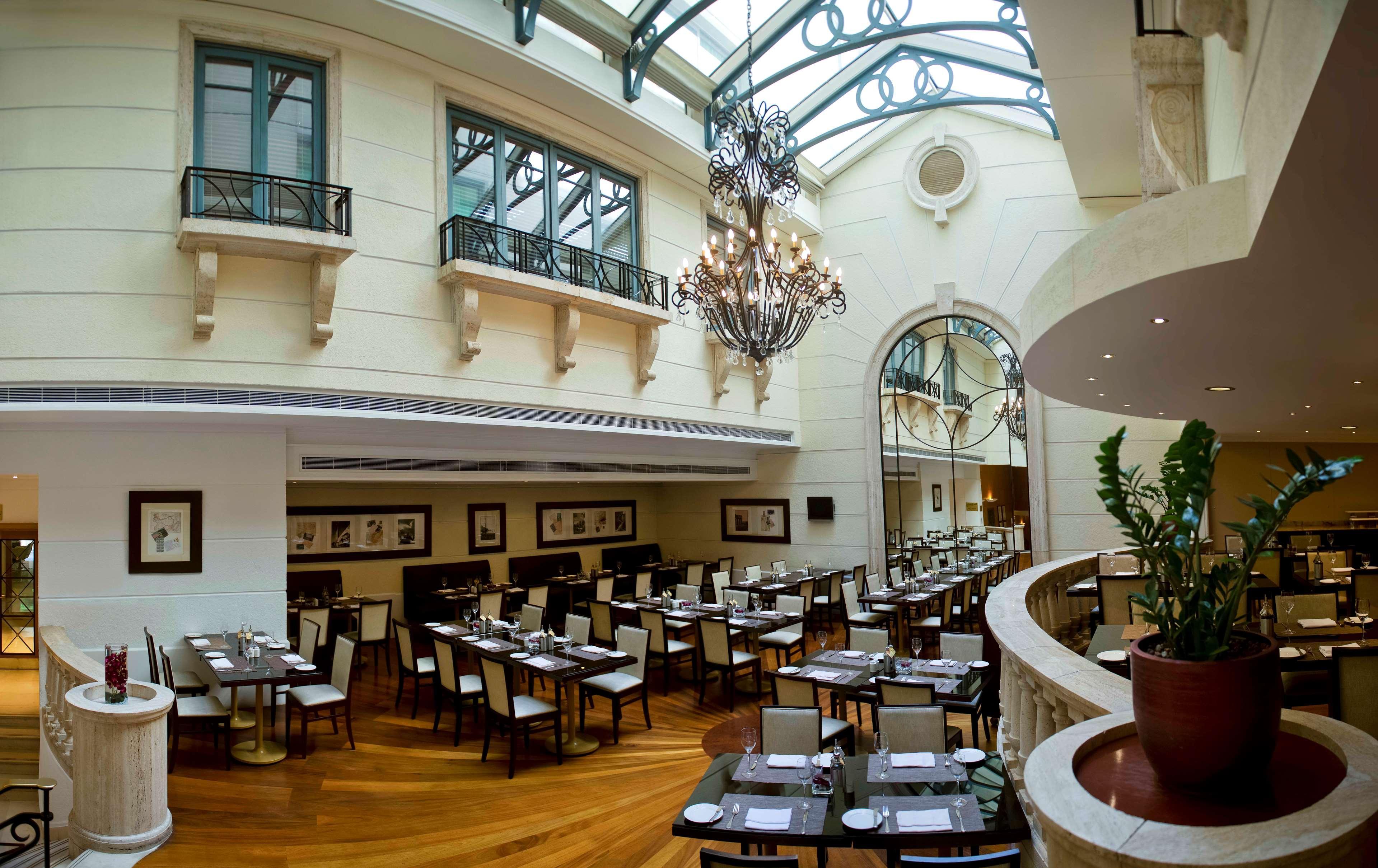 מלון Radisson Blu Martinez ביירות מראה חיצוני תמונה The restaurant