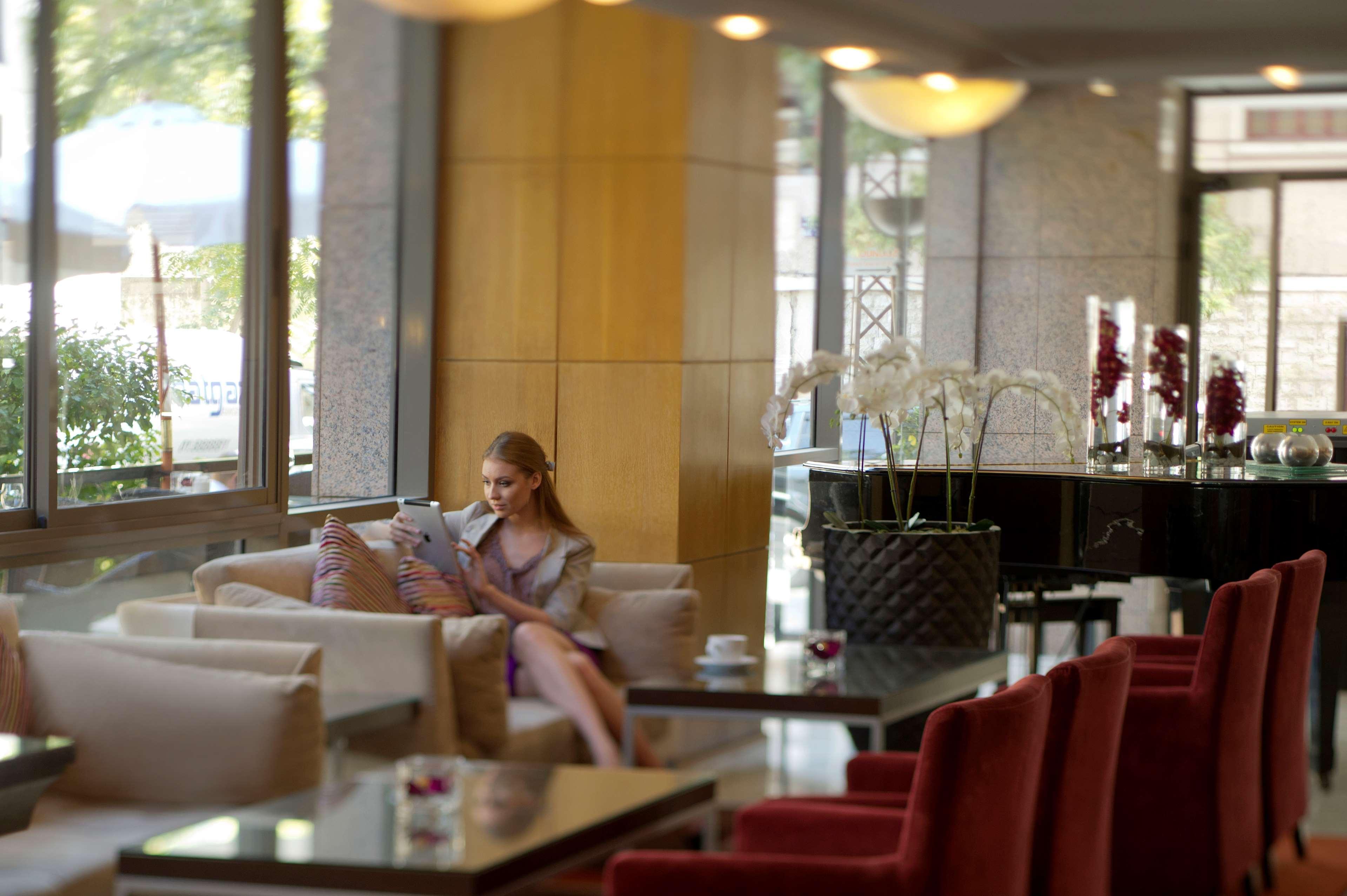 מלון Radisson Blu Martinez ביירות מראה חיצוני תמונה Lobby
