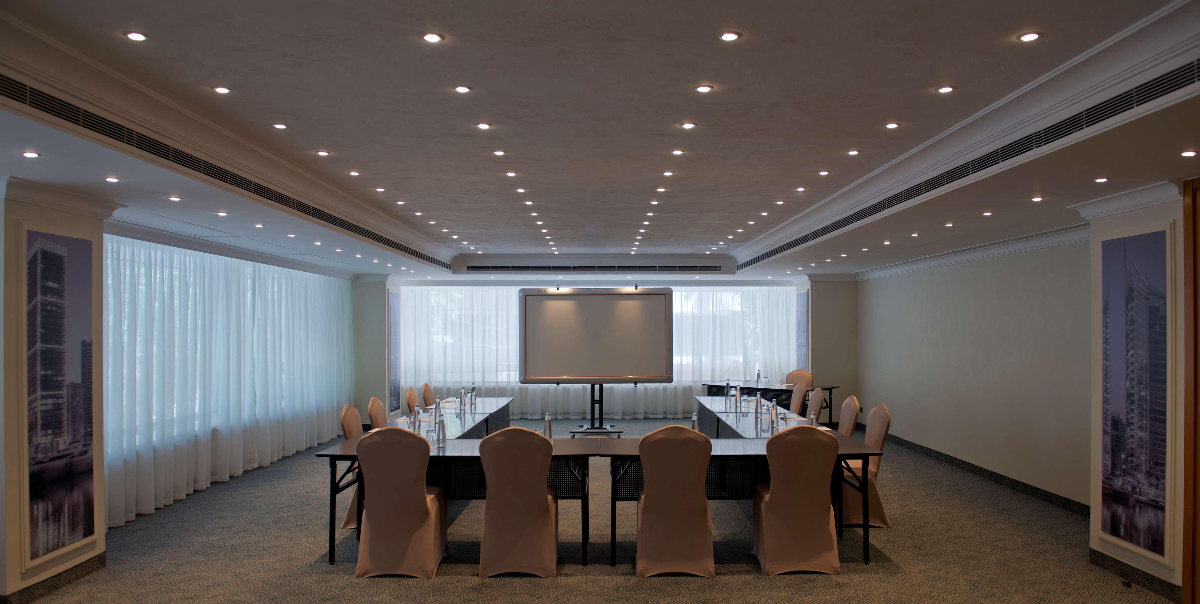 מלון Radisson Blu Martinez ביירות מראה חיצוני תמונה Meeting room