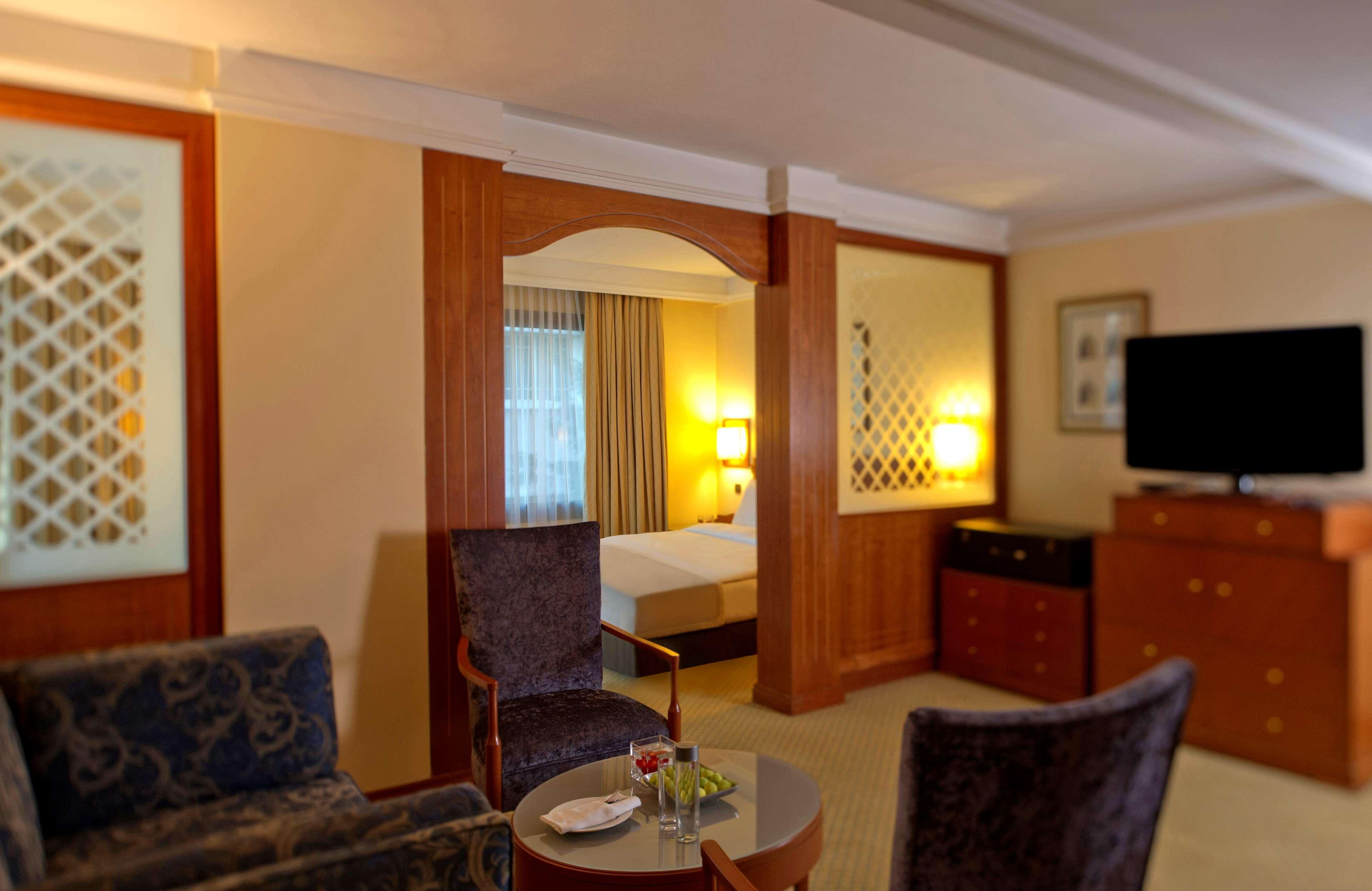 מלון Radisson Blu Martinez ביירות מראה חיצוני תמונה Suite