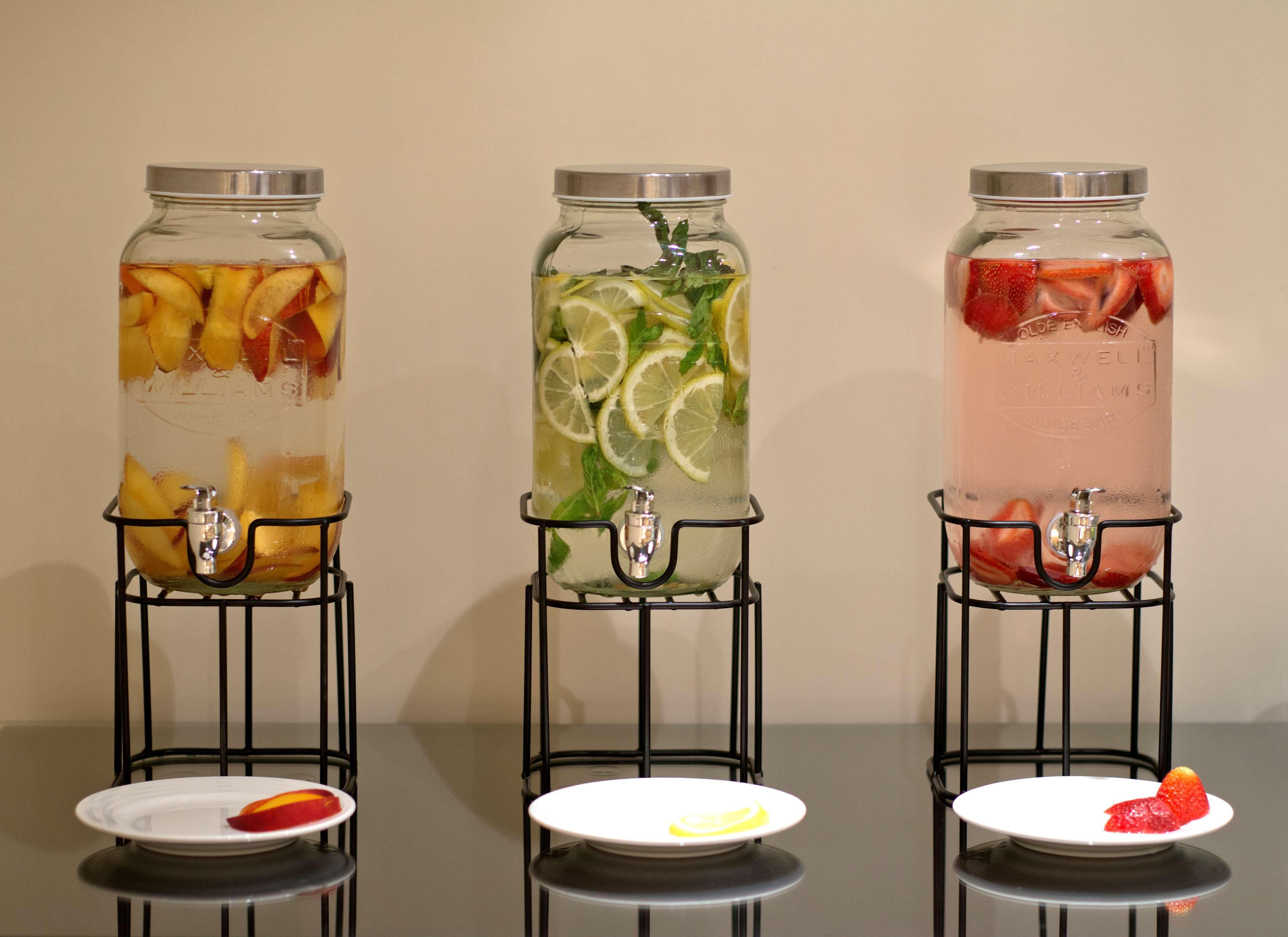 מלון Radisson Blu Martinez ביירות מראה חיצוני תמונה Infused water