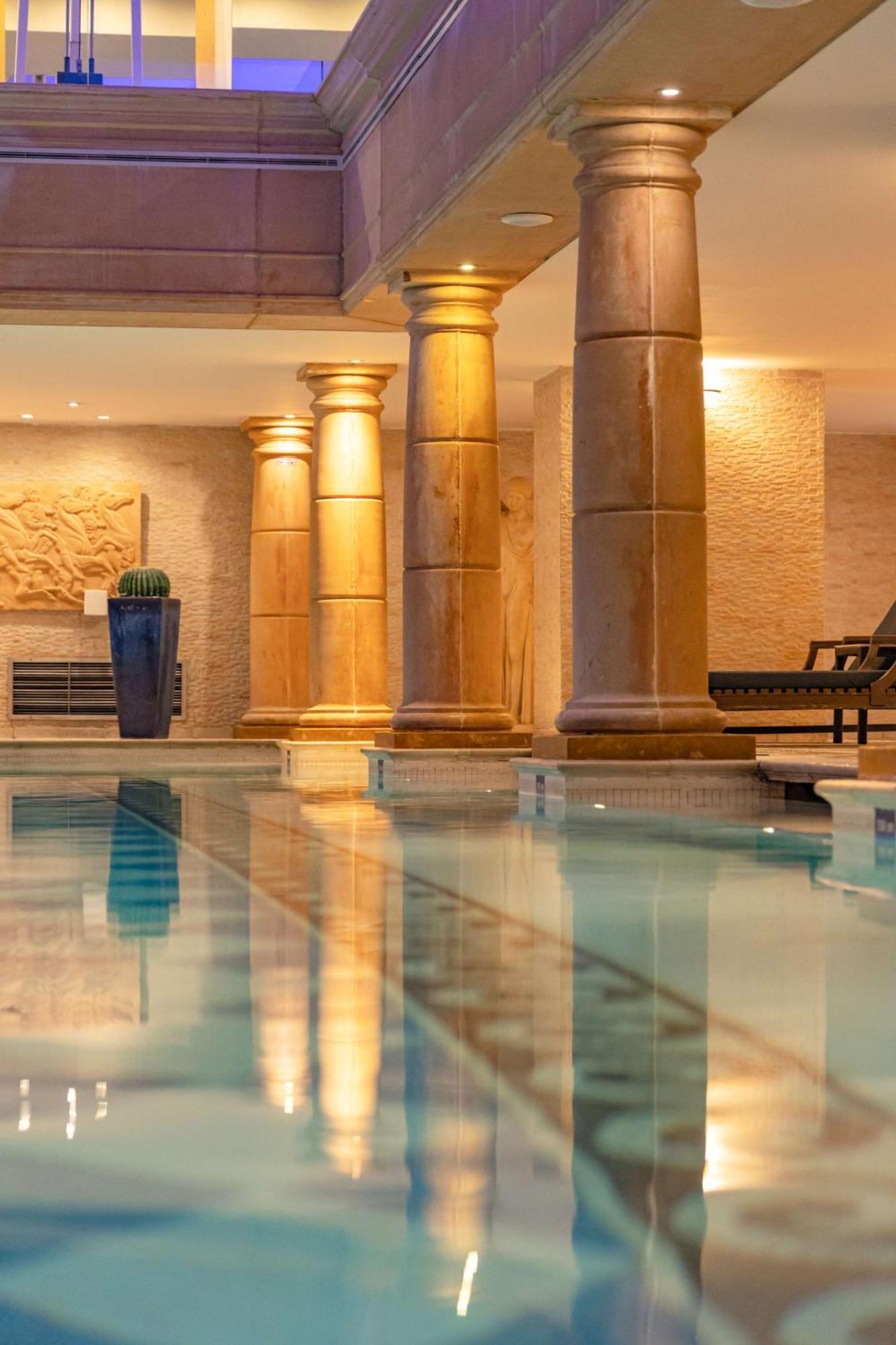 מלון Radisson Blu Martinez ביירות מראה חיצוני תמונה The swimming pool at the hotel