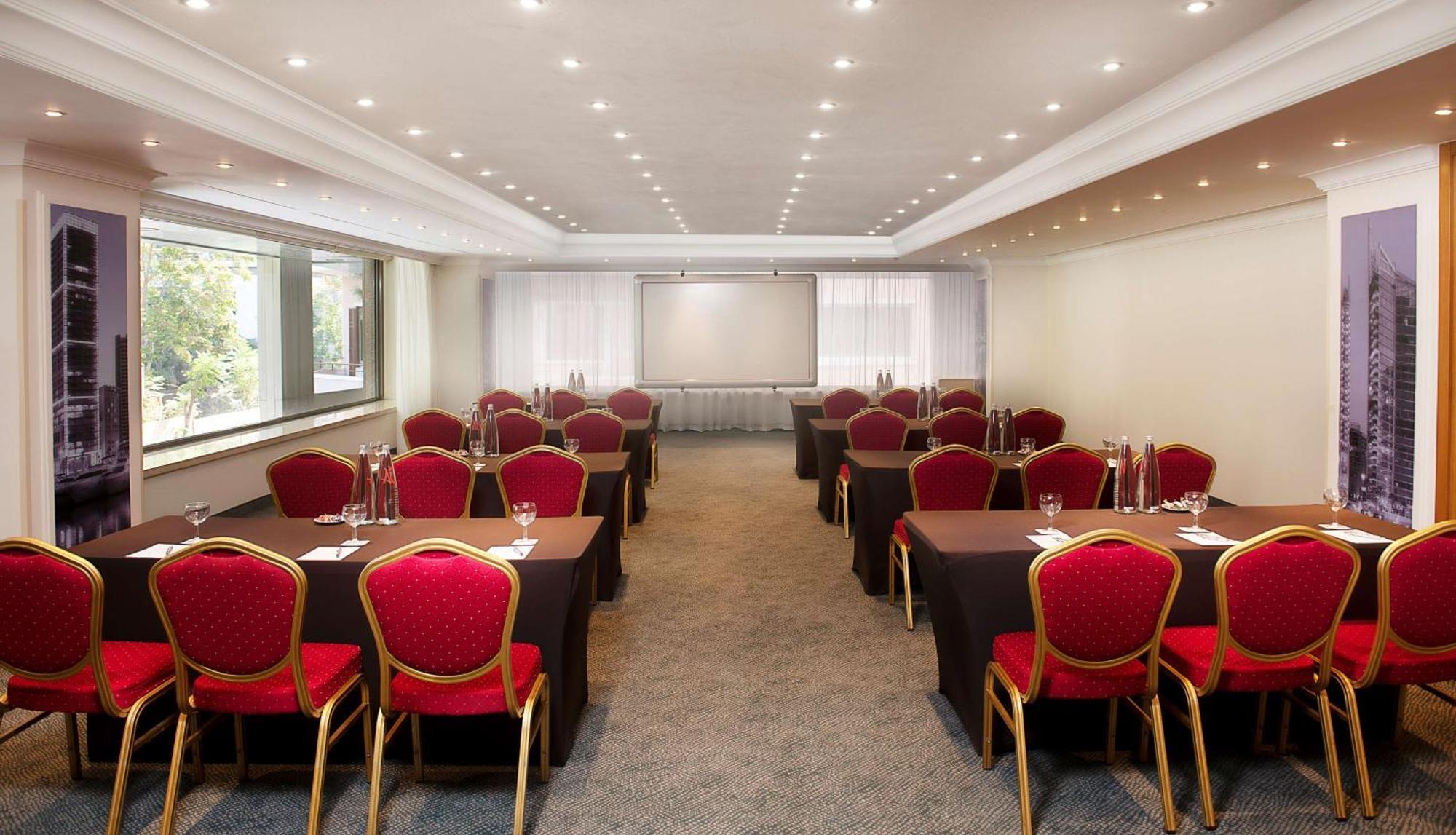 מלון Radisson Blu Martinez ביירות מראה חיצוני תמונה Meeting room