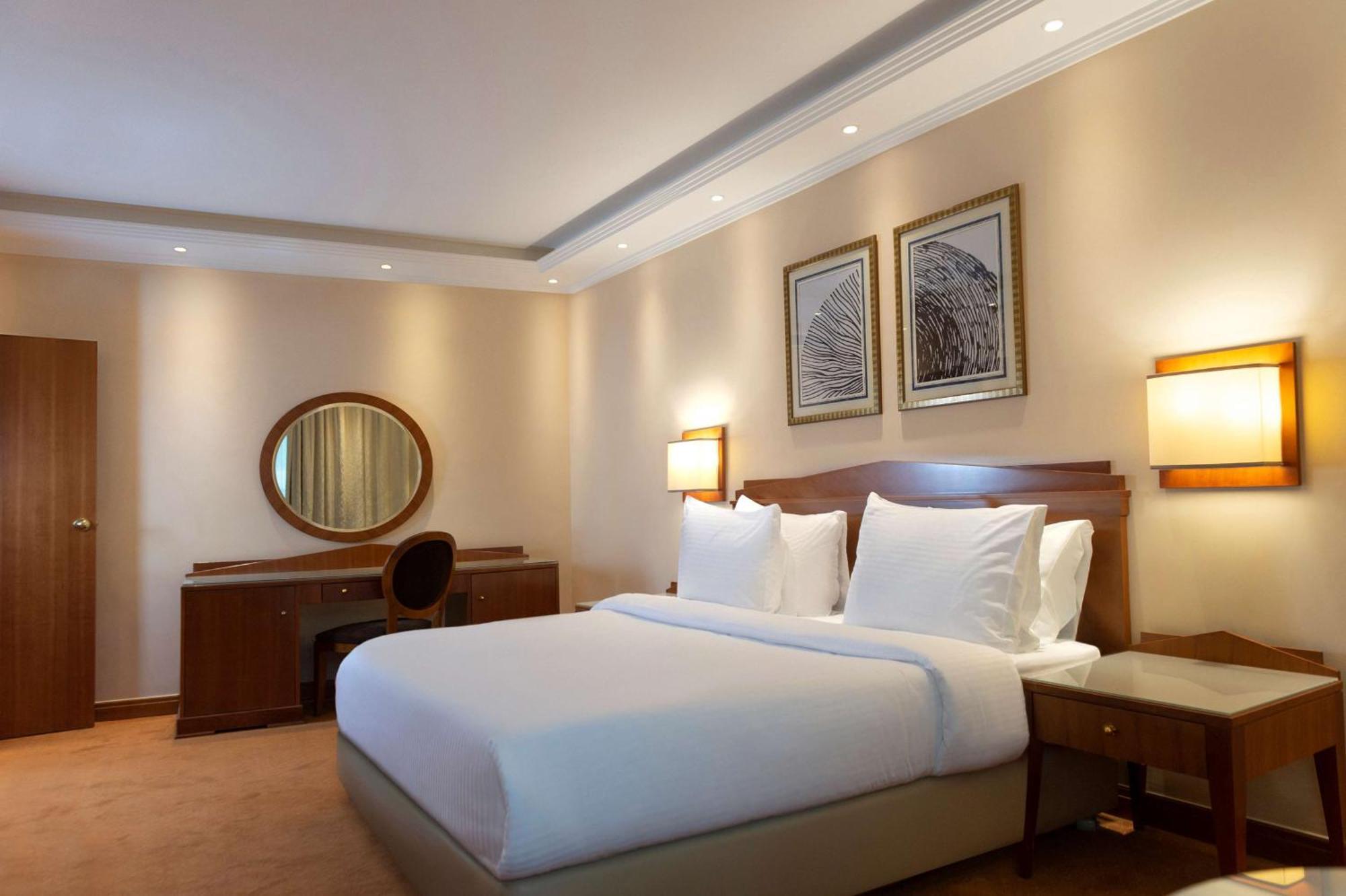 מלון Radisson Blu Martinez ביירות מראה חיצוני תמונה A bedroom at the Taj Bengal