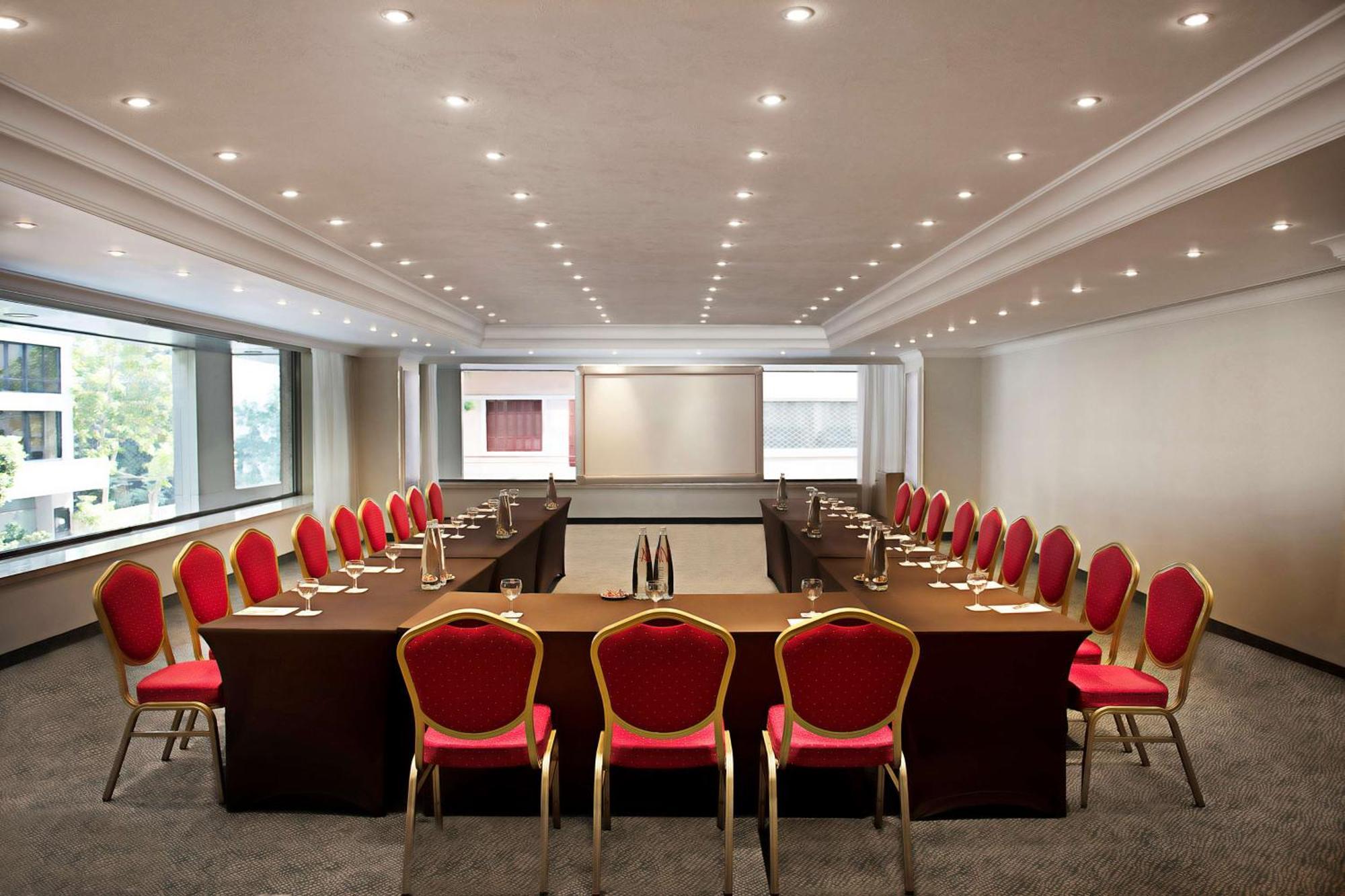 מלון Radisson Blu Martinez ביירות מראה חיצוני תמונה Meeting room