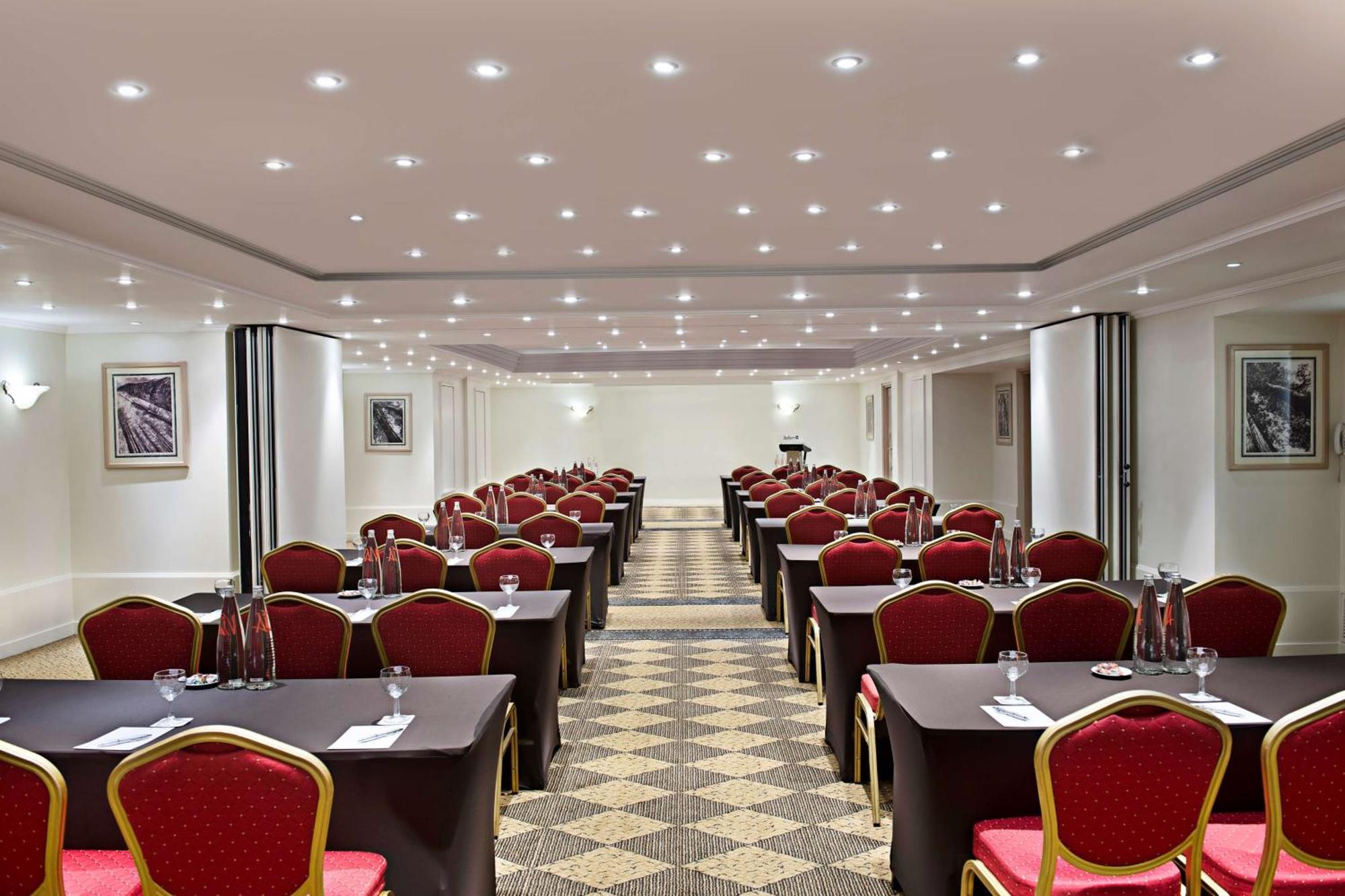 מלון Radisson Blu Martinez ביירות מראה חיצוני תמונה The ballroom