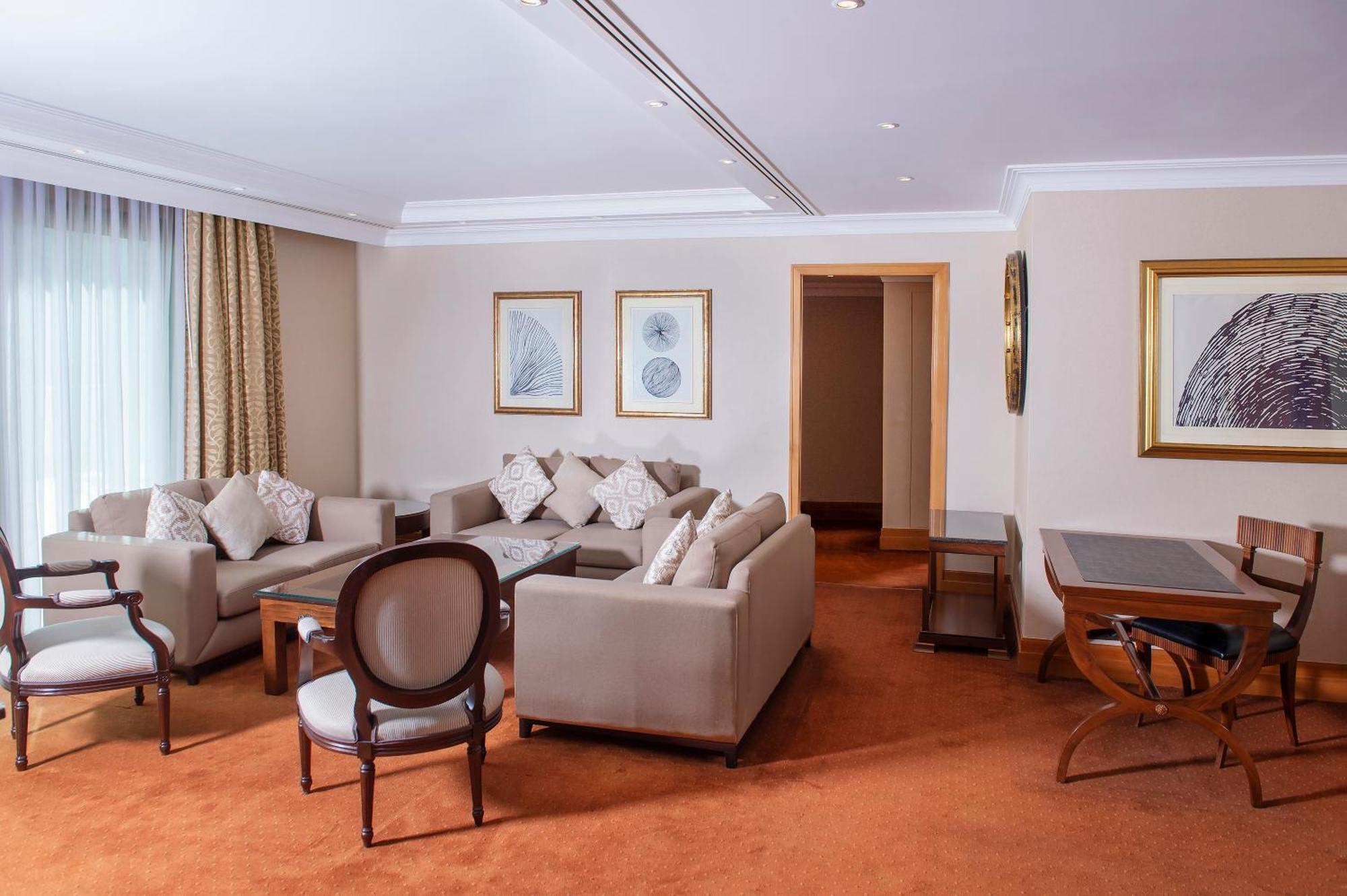 מלון Radisson Blu Martinez ביירות מראה חיצוני תמונה A suite at the InterContinental Hotel, London, Park Lane